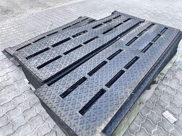 Restposten von Gummiplatten für Spaltenboden