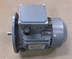 Motor für Antrieb und Hubwerk, 0,75 kW. 