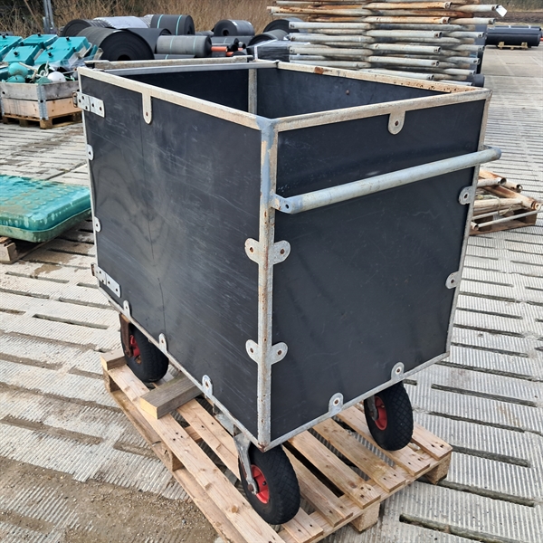 1 Stk. gebrauchter Kälbertransportwagen 112x75x84 cm.