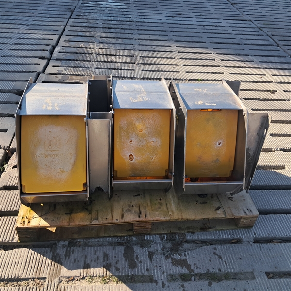 3 Stk. gebrauchte Polystall Twin-Tränkebecken von La Buvette