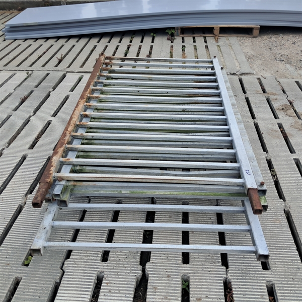 Gebrauchte Trenngitter aus 50x50 mm, insgesamt 8,74 m