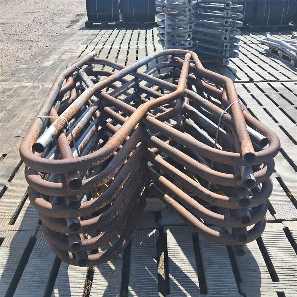 22 Stück gebr 2" Liegeboxenbügel Länge: 2,12 m Cc: 0,93 m S486