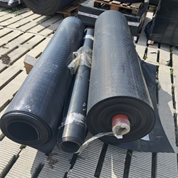 Restposten: 4 mm Oberschicht Breite: 1,80 m. Insgesamt: 21,4 m.