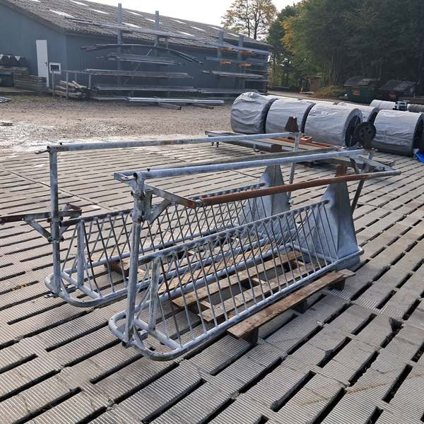 2 Stk. gebrauchte 1¼" Tore mit Heuraufe, Länge: 2,75 m. 