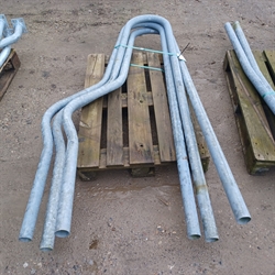 3 Stück gebr. Liegeboxenbügel Länge: 2,05 m Cc: 0,76 m. 
