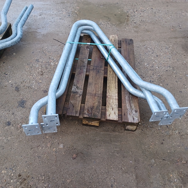 3 Stück Neue 2" Ligeboxenbügel länge: 1,40 m. Cc: 0,94 m. 