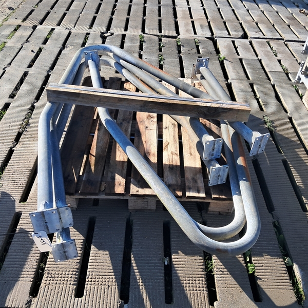 5 Stück gebr. 2" Liegeboxenbügel Länge: 1,70 m Cc: 1,12 m S435