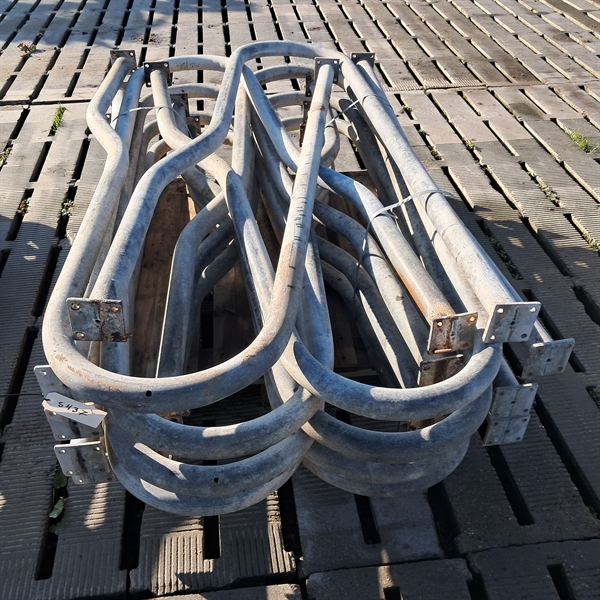 16 Stück gebr. 2" Liegeboxenbügel Länge: 1,80 m Cc: 0,83 m S437