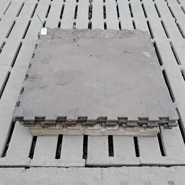 4 Stück gebrauchte Gummimatten 18mm 118x118 cm G68