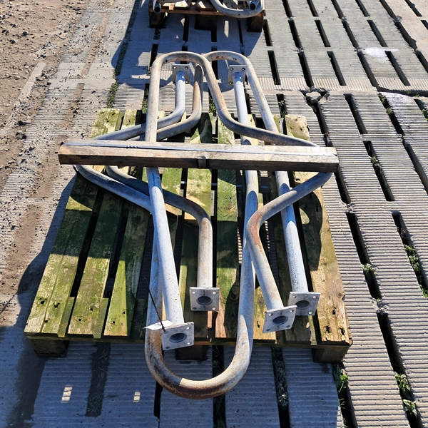 3 Stück Gebr. 1½" Ligeboxenbügel länge: 1,70 m Cc: 0,30 m S442