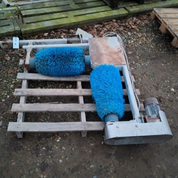 1 Stk. gebrauchte Kuhbürste mit Motor, Nr. 36 