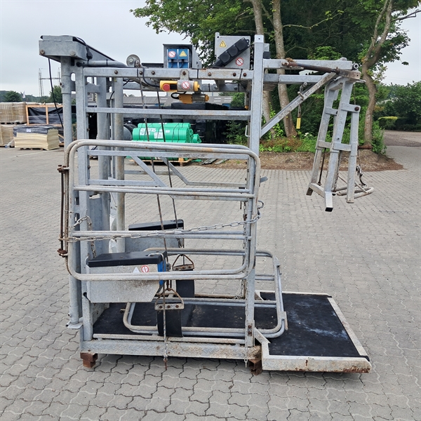 1 Stk. gebrauchte Klauenpflegebox 200x145x220 cm. 