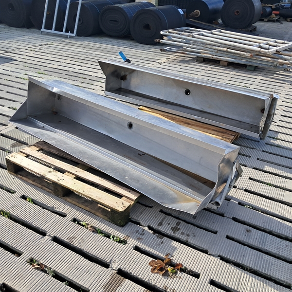 2 Stk. gebrauchte Wassertröge für Pfosten Länge: 2 m VK27