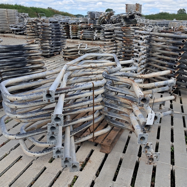 13 Stück gebr. 2" Liegeboxenbügel Länge: 2,30 m Cc: 0,85 m S476