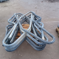 15 Stück gebr. 2" Liegeboxenbügel  Länge: 2 m Cc: 0,81 m S400
