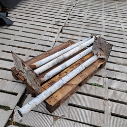 4 Stk. gebrauchte 2½" Pfosten mit Fußplatte, Länge: 1,40 m