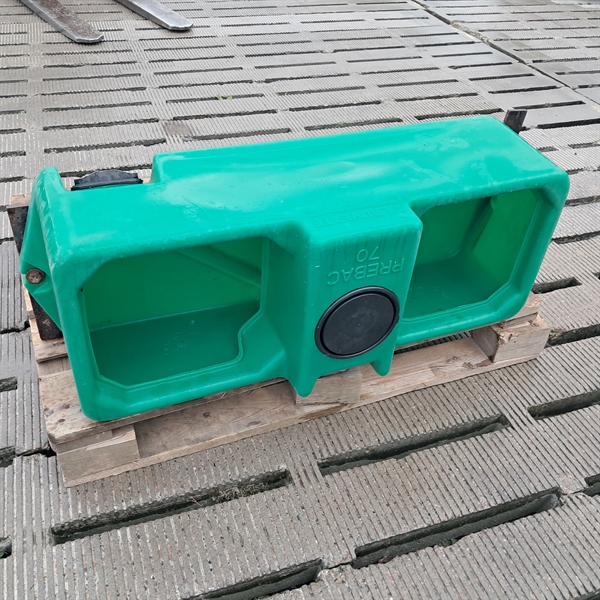 1 Stk. gebrauchte La Buvette-Tränke 100x40 cm.