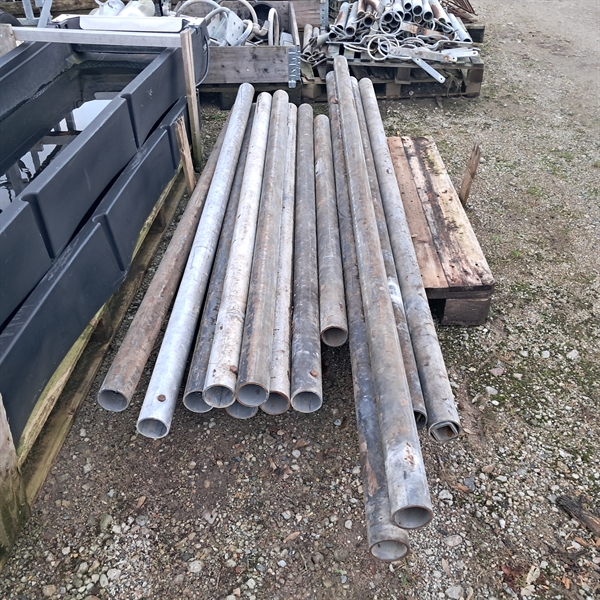 6 Stk. gebrauchte 2½" Pfosten zum Einbetonieren