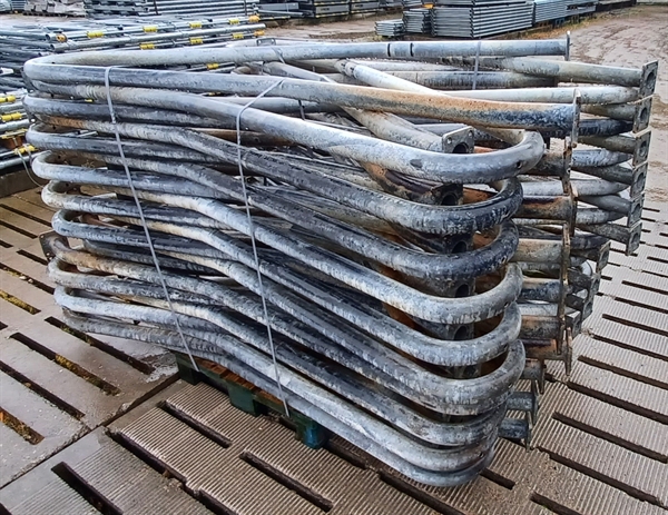 23 Stück gebr. 2" Liegeboxenbügel Länge: 2,15 m Cc: 1,00 m S414