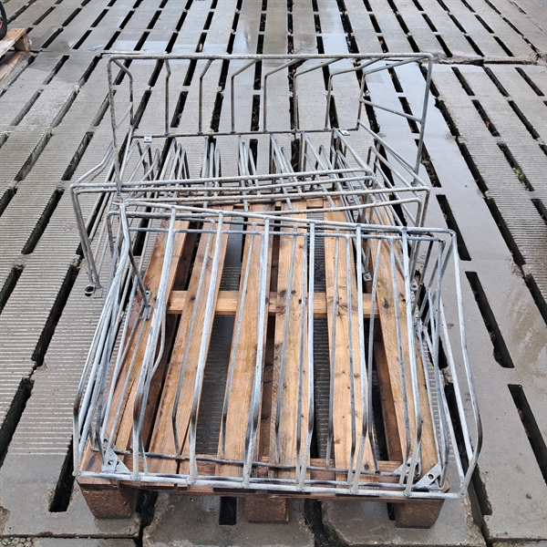 8 Stk. gebrauchte Heuraufen 80x50x36 cm.
