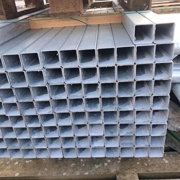 60x60x3 mm Pfosten zum Einbetonieren, Länge: 2 m.